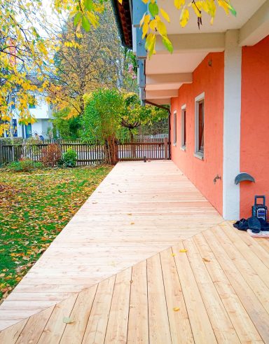 Terrasse Terasse aus Lärchenholz in Raubling
